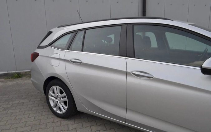 Opel Astra cena 48900 przebieg: 205000, rok produkcji 2020 z Stawiszyn małe 631